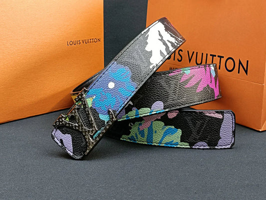 3 Colors four-leaf clover graffiti carved belt