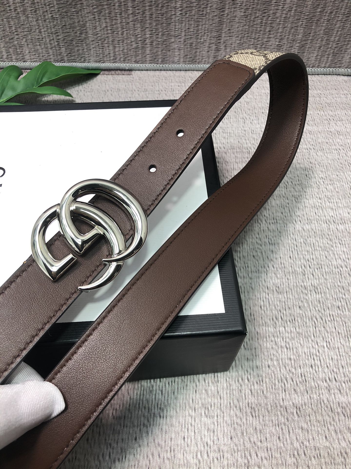 Imported top-grain cowhide belt with tail surface, lined with top-grain calfskin bottom, width 3.0cm