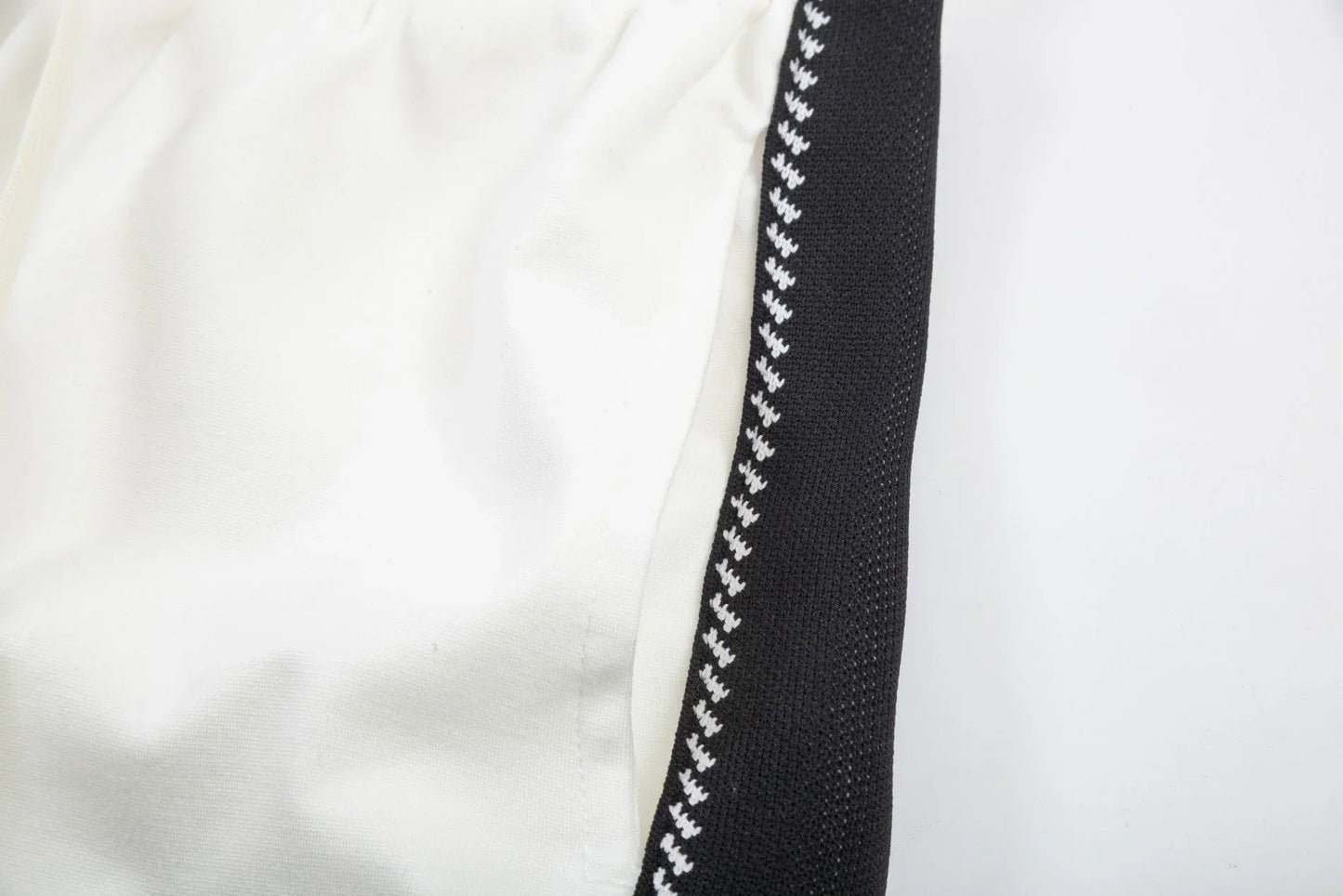 Classic bag features pocket shorts