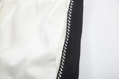 Classic bag features pocket shorts