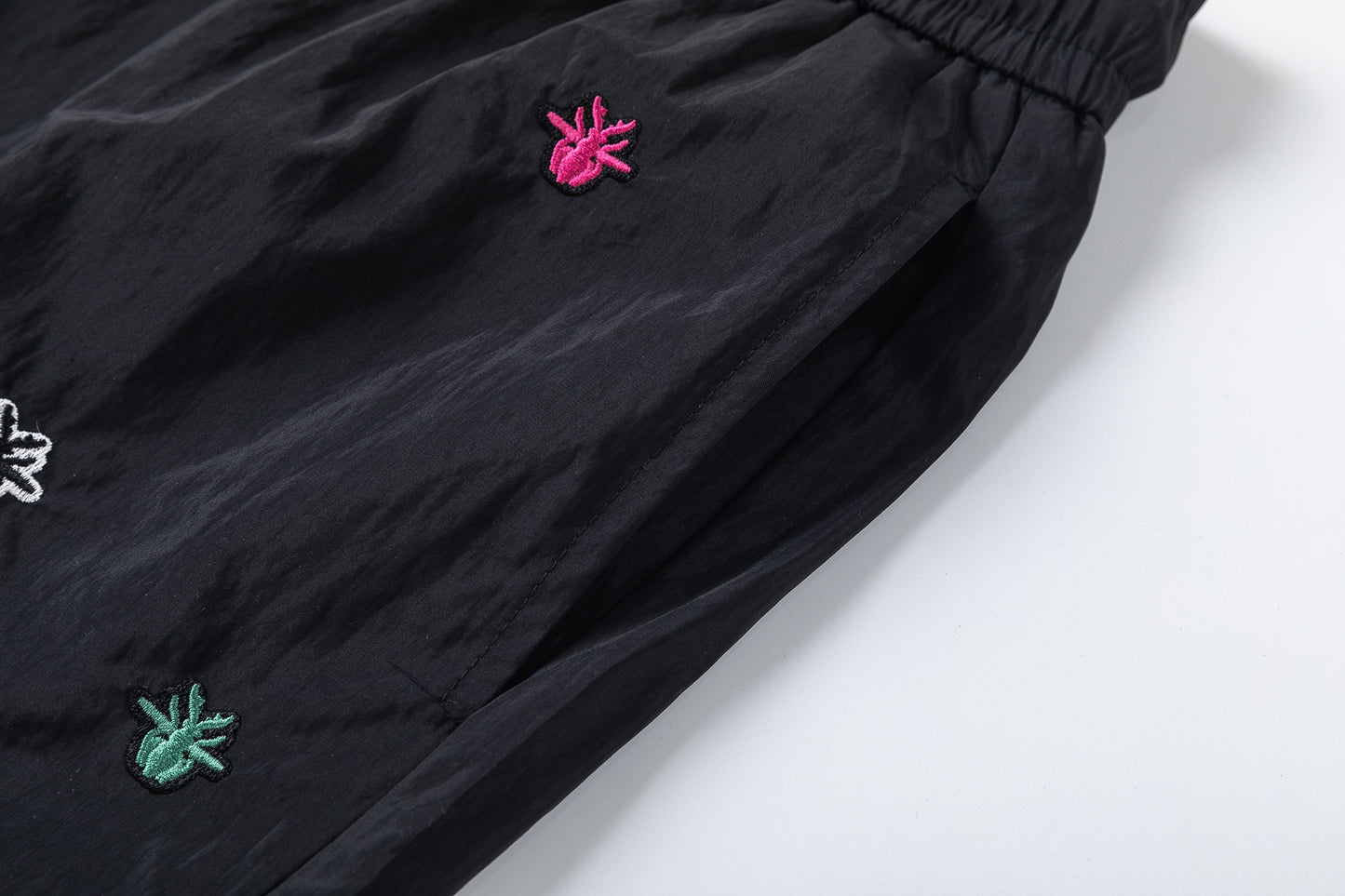 250313 New high quality dark print shorts